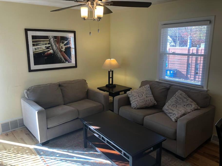 Entire Apartment Close To Downtown - 2 Queen Beds Springfield Exteriér fotografie