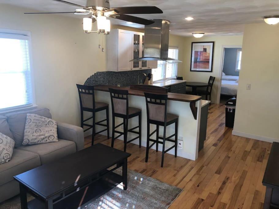 Entire Apartment Close To Downtown - 2 Queen Beds Springfield Exteriér fotografie