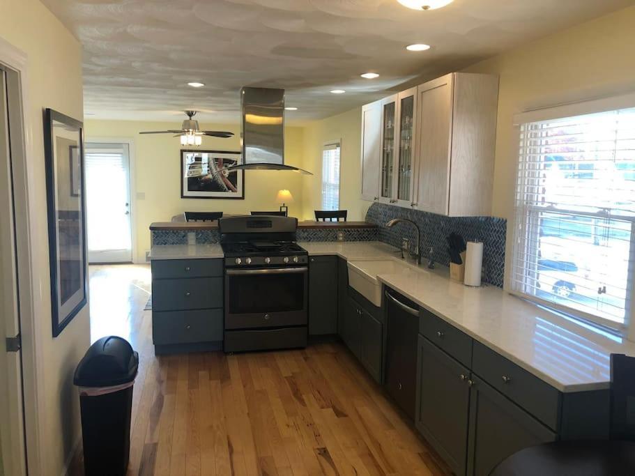 Entire Apartment Close To Downtown - 2 Queen Beds Springfield Exteriér fotografie